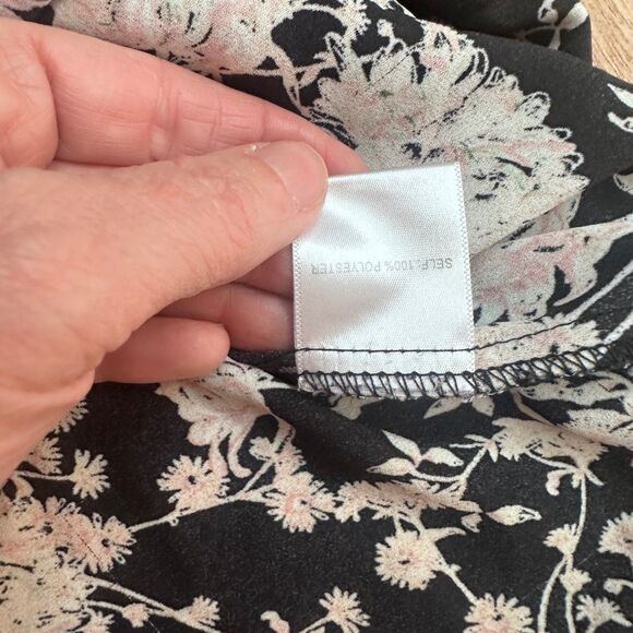 Rose + Olive Black Floral Blouse Women’s 3X Smocked Front Flow Top - Picture 5 of 5